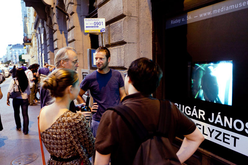 Sugár János: A helyzet című kiállításának megnyitója a Videospace Galériában